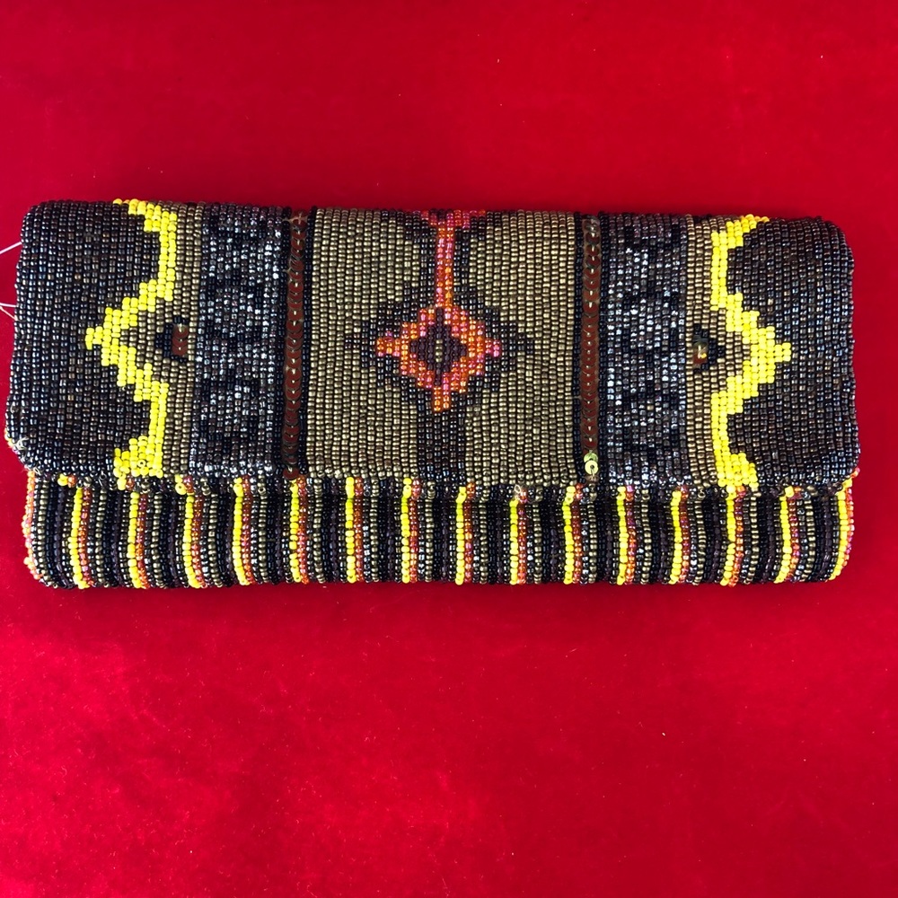 Moyna  beaded clutch 🌹